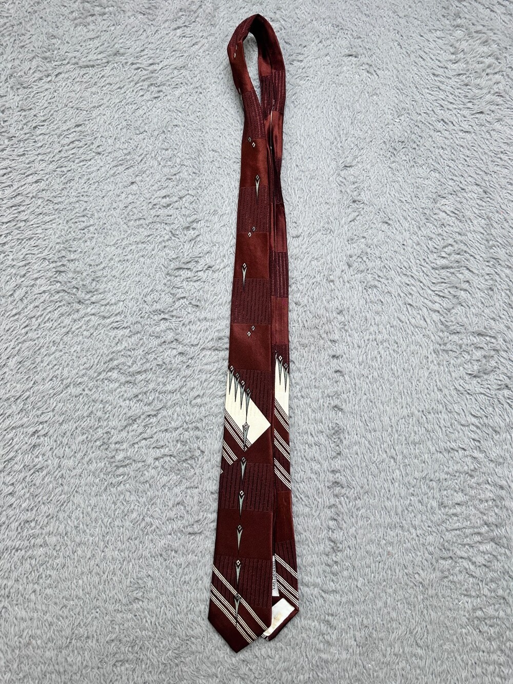 Vintage 50 Van Heusen Tie Mens Red skinny Geometric